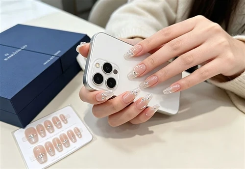 Expanding Applications of Press-On Nails for Modern Lifestyles