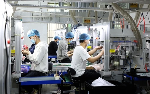 Precision Assembly: The Power Of Cleanroom Discipline & Skilled Operators