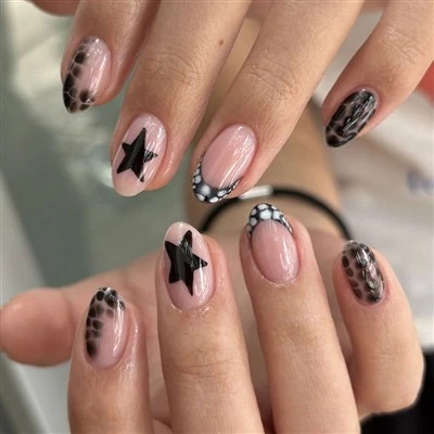Black Leopard Star Short Round Press On Nails